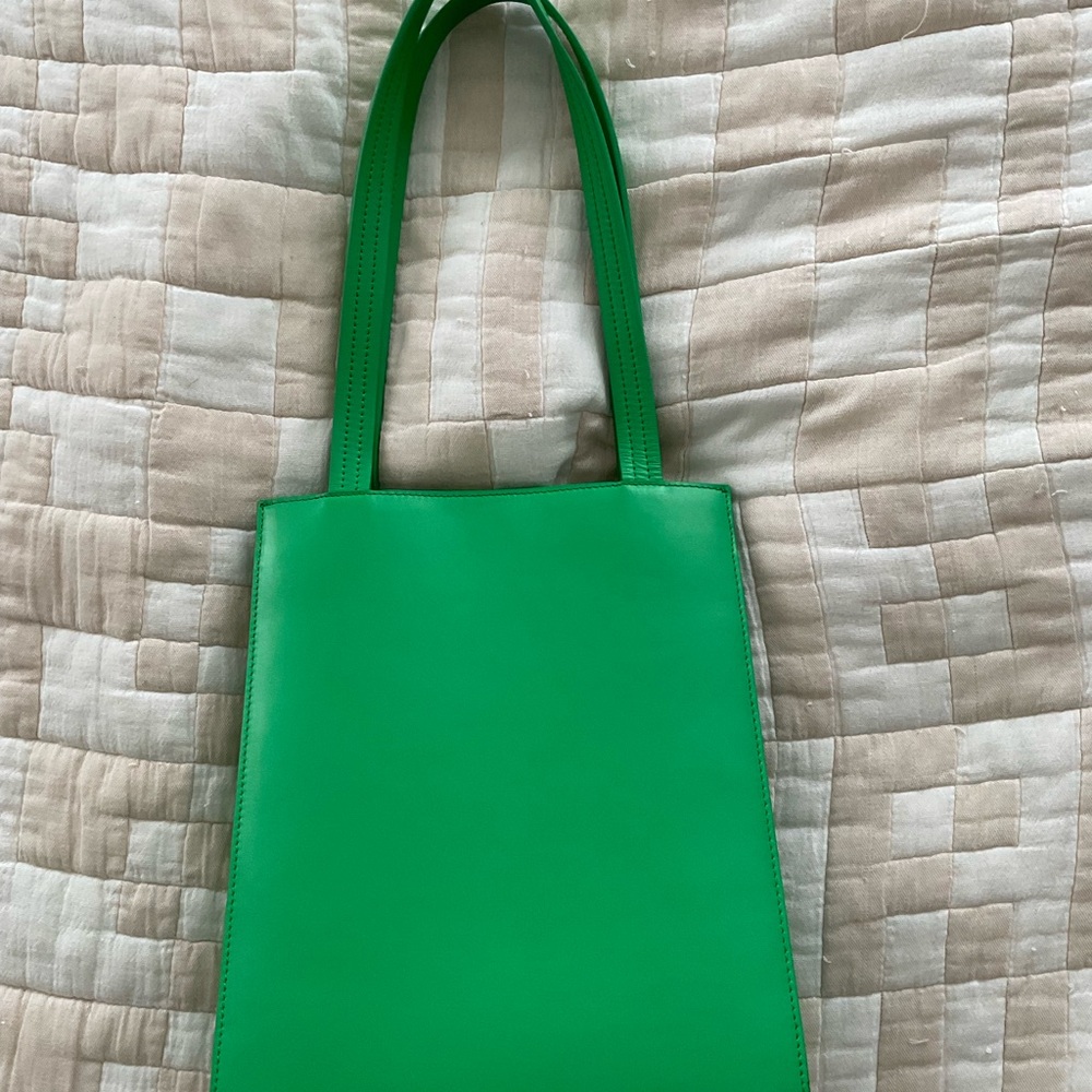 EUC Baggu medium leather retail tote